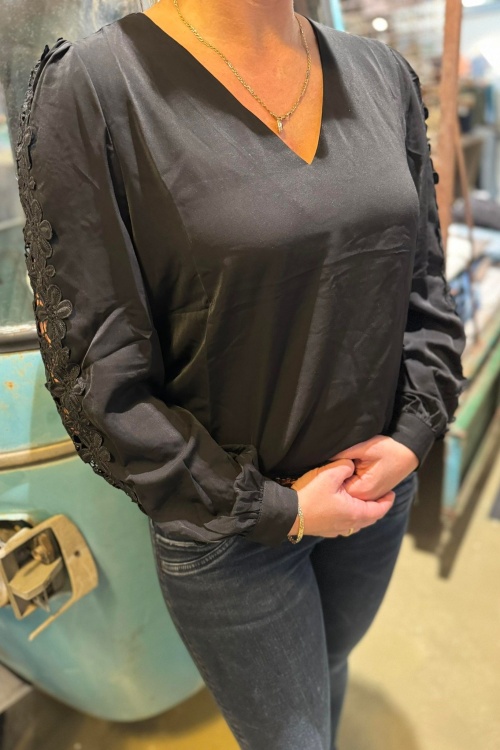 8049 BLOUSE - ZWART