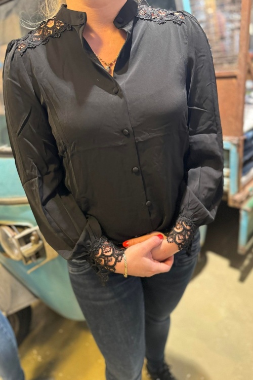 8039 BLOUSE - ZWART