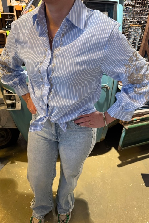 CH2920 BLOUSE - STREEP - LICHT BLAUW
