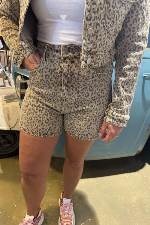 Y5172 - SHORT - LEO 