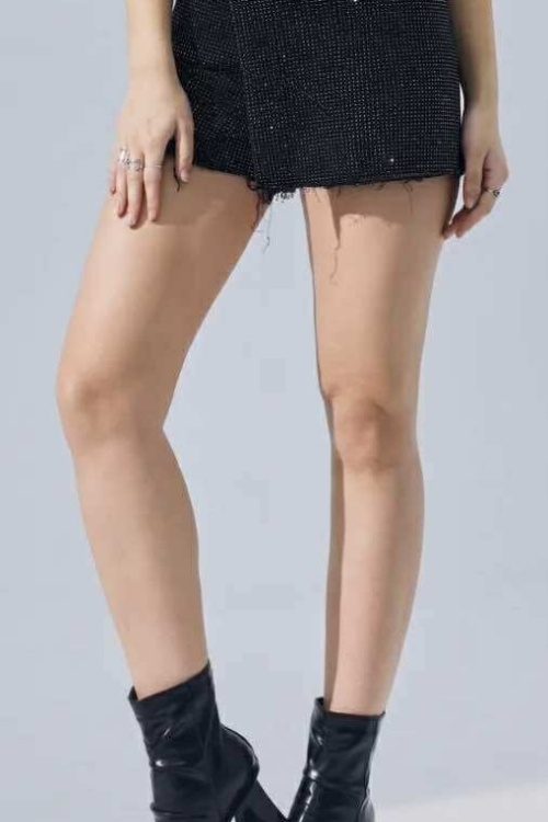 HM1528-1 - SKORT - ZWART