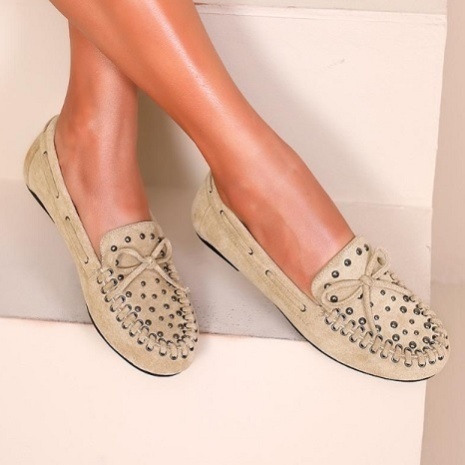 H8-982 - MOCCASIN - KHAKI STUDS 